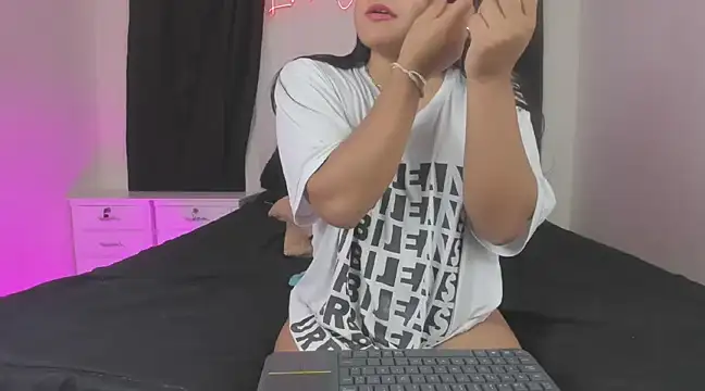 Snapshot of lindacastro02 chatting on 03-05-25, 12:16 lindacastro02 online show from 03-05-25, 12:16