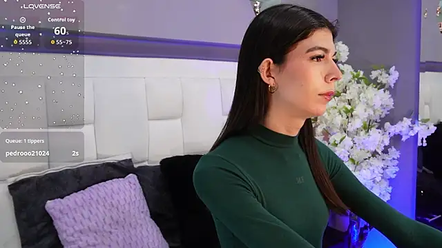 Snapshot of CuteAri chatting on 10-31-25, 08:43 CuteAri online show from 10-31-25, 08:43