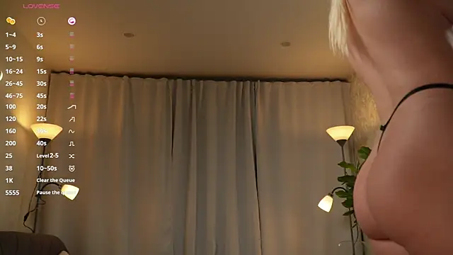 Snapshot of Good_Barbie chatting on 07-10-26, 04:17 Good Barbie online show from 07-10-26, 04:17