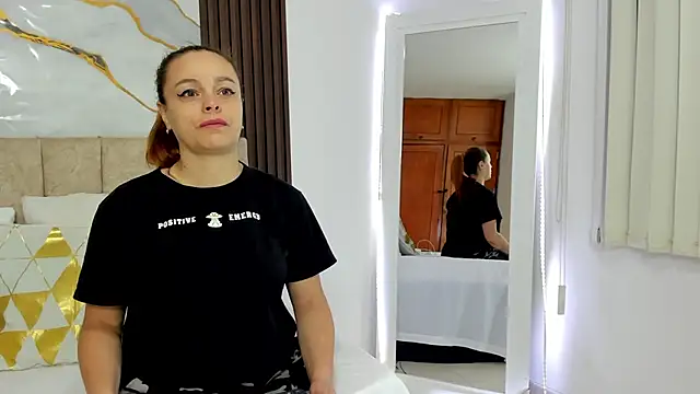 cristalwalker   online show from 02-07-26, 10:41