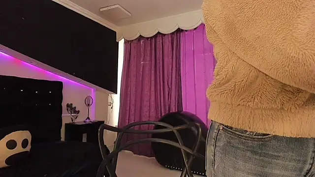 Coral Gibson online show from 03-20-26, 12:21