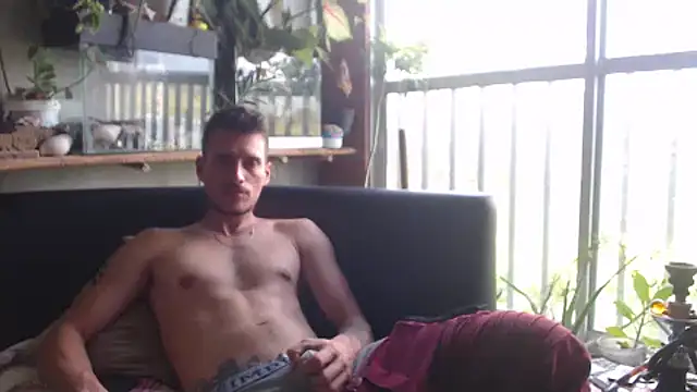 Snapshot of roystonee01 chatting on 03-09-26, 02:43 roystonee01 online show from 03-09-26, 02:43