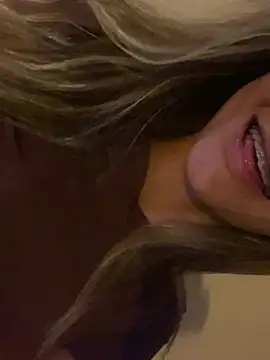 Carolinen online show from 04-06-26, 04:21