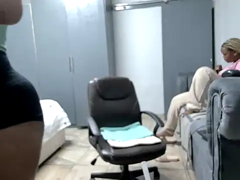 Pearl 00 online show from 02-20-26, 08:31