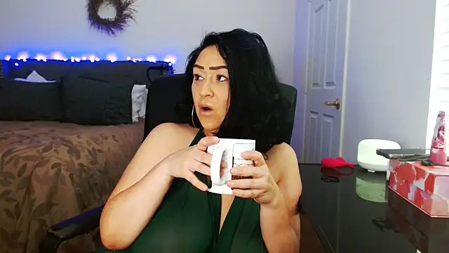 AlyssiaAmoreXO online show from 05-25-26, 09:10