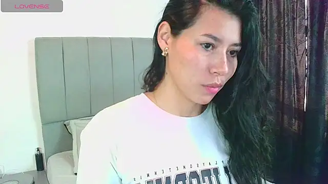 Snapshot of _joy_yva chatting on 12-14-24, 02:42 joy yva online show from 12-14-24, 02:42