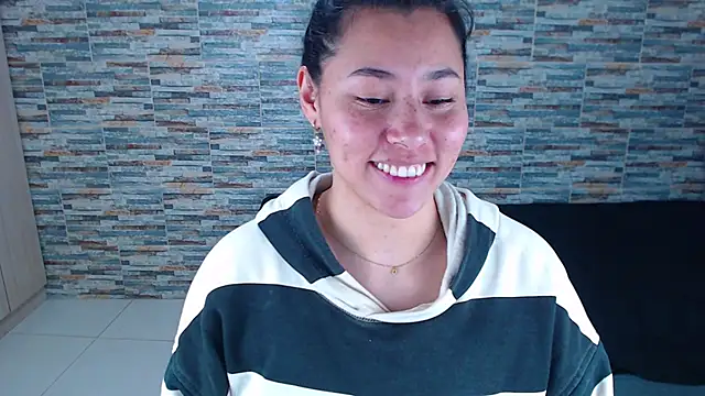 Snapshot of _joy_yva chatting on 11-20-25, 04:18 joy yva online show from 11-20-25, 04:18