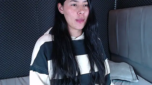 Snapshot of _joy_yva chatting on 12-15-25, 11:09 joy yva online show from 12-15-25, 11:09