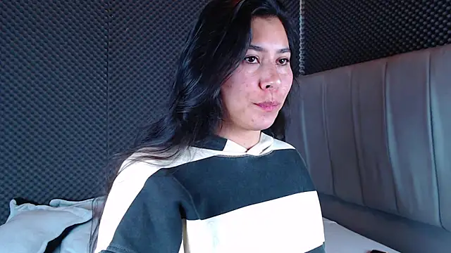 Snapshot of _joy_yva chatting on 12-19-25, 12:50 joy yva online show from 12-19-25, 12:50