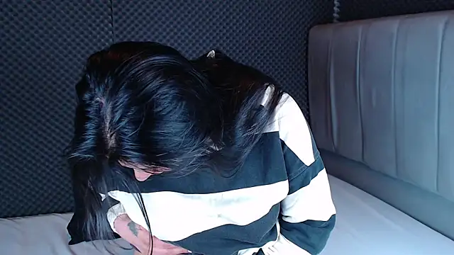 Snapshot of _joy_yva chatting on 12-22-25, 11:02 joy yva online show from 12-22-25, 11:02