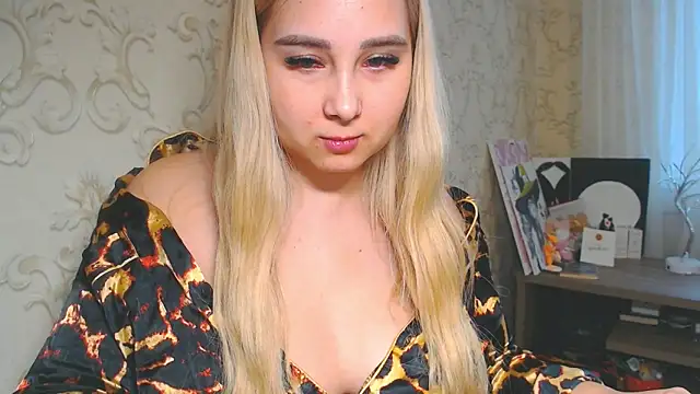Snapshot of DolphinDreams chatting on 04-07-26, 12:05 DolphinDreams online show from 04-07-26, 12:05