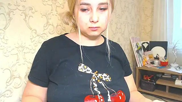 Snapshot of DolphinDreams chatting on 04-25-26, 01:14 DolphinDreams online show from 04-25-26, 01:14