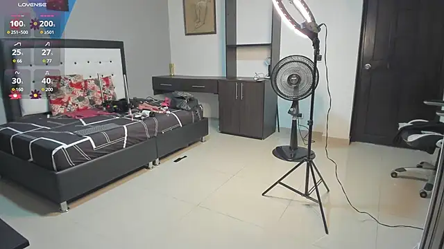 valeria hurtado online show from 02-14-25, 03:54