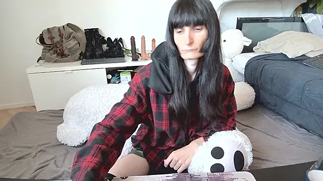 Snapshot of CeriseLapine chatting on 03-27-26, 10:04 CeriseLapine online show from 03-27-26, 10:04