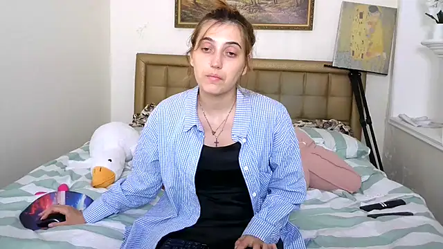 Snapshot of Iren chatting on 07-06-26, 12:02 Iren online show from 07-06-26, 12:02