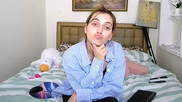 Snapshot of Iren chatting on 07-06-26, 03:25 Iren online show from 07-06-26, 03:25