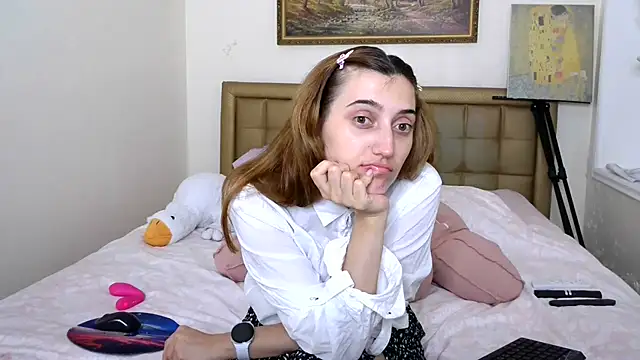 Snapshot of Iren chatting on 07-08-26, 10:31 Iren online show from 07-08-26, 10:31
