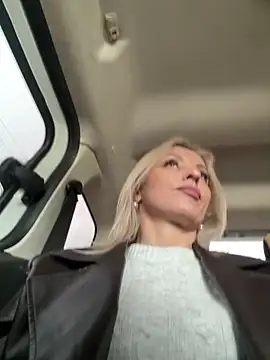 Diamond Bunny  online show from 04-02-26, 07:17