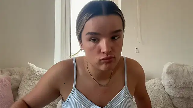 Snapshot of maisiesmithx chatting on 07-07-26, 05:17 maisiesmithx online show from 07-07-26, 05:17