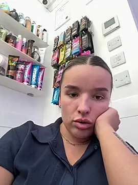 Snapshot of maisiesmithx chatting on 07-18-26, 01:48 maisiesmithx online show from 07-18-26, 01:48