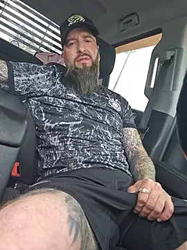 Snapshot of Beardedtattood chatting on 06-26-26, 11:58 Beardedtattood online show from 06-26-26, 11:58