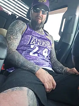 Snapshot of Beardedtattood chatting on 07-17-26, 10:22 Beardedtattood online show from 07-17-26, 10:22