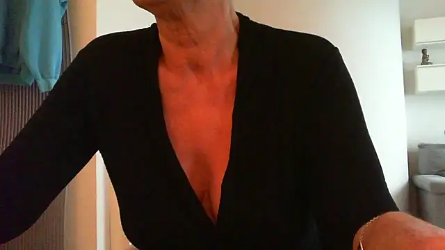 Snapshot of __Angel78__ chatting on 10-05-25, 01:31 Angel78 online show from 10-05-25, 01:31