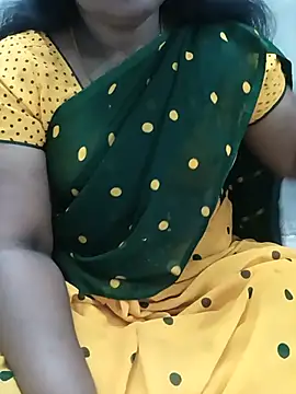 Snapshot of MaaliiiPonuTamil chatting on 06-21-26, 05:15 MaaliiiPonuTamil online show from 06-21-26, 05:15