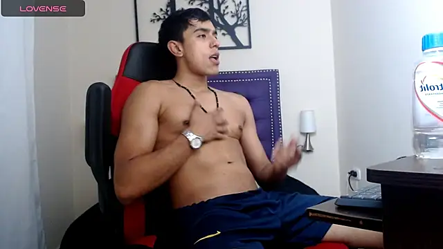 Snapshot of karlgiles_ chatting on 12-15-24, 06:37 karlgiles online show from 12-15-24, 06:37