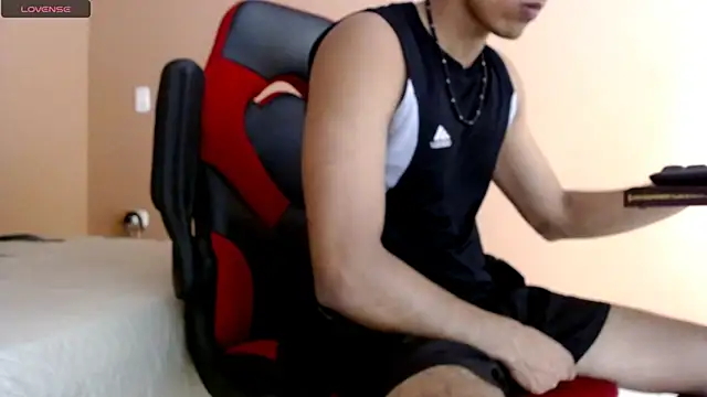 Snapshot of karlgiles_ chatting on 02-17-25, 06:37 karlgiles online show from 02-17-25, 06:37