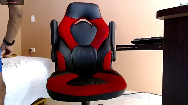 Snapshot of karlgiles_ chatting on 02-23-25, 06:34 karlgiles online show from 02-23-25, 06:34