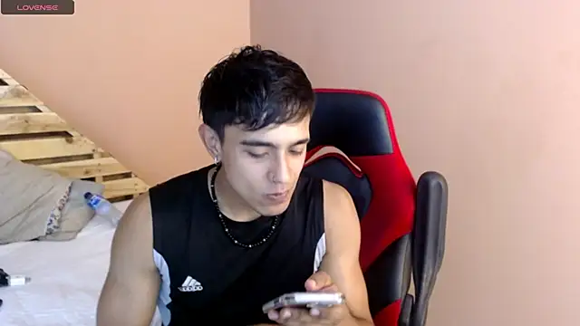 Snapshot of karlgiles_ chatting on 02-26-25, 06:00 karlgiles online show from 02-26-25, 06:00