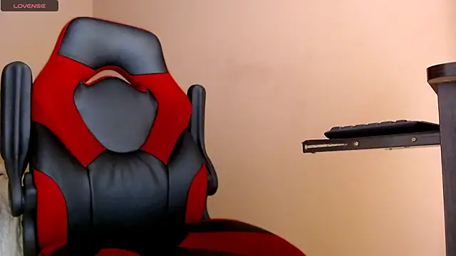 Snapshot of karlgiles_ chatting on 03-10-25, 06:56 karlgiles online show from 03-10-25, 06:56