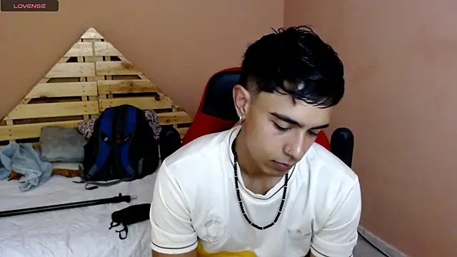 Snapshot of karlgiles_ chatting on 03-20-25, 05:47 karlgiles online show from 03-20-25, 05:47