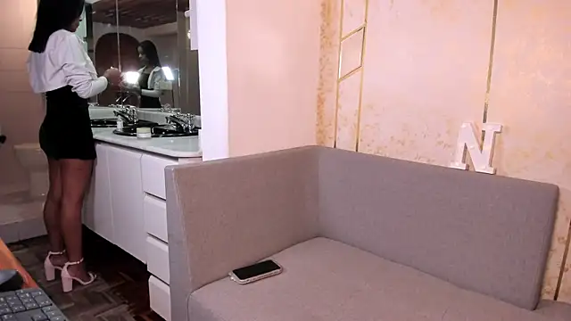 Snapshot of natali_henao chatting on 12-31-24, 01:19 natali henao online show from 12-31-24, 01:19