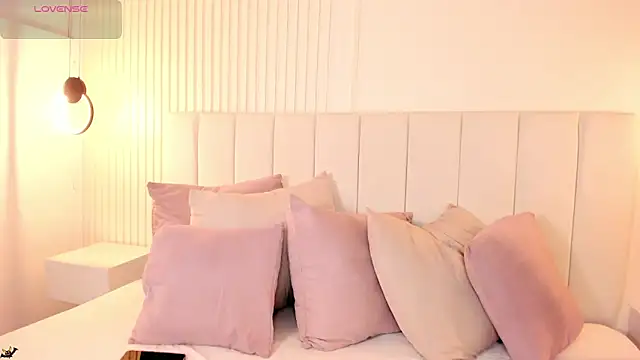 Snapshot of natali_henao chatting on 11-25-25, 09:59 natali henao online show from 11-25-25, 09:59