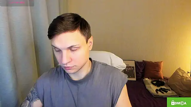 Snapshot of handsome_guy01 chatting on 03-04-26, 10:05 handsome guy01 online show from 03-04-26, 10:05