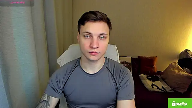 Snapshot of handsome_guy01 chatting on 03-06-26, 10:39 handsome guy01 online show from 03-06-26, 10:39