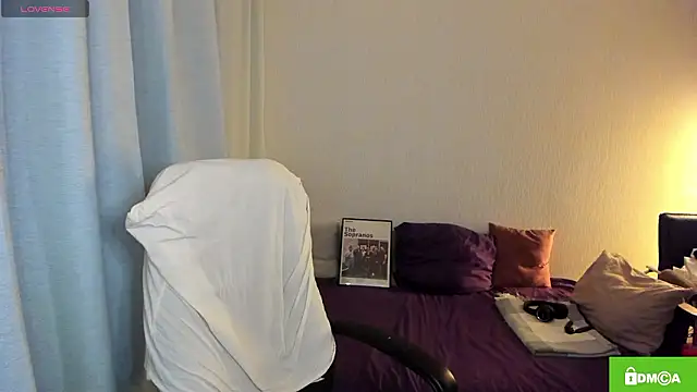 Snapshot of handsome_guy01 chatting on 03-20-26, 04:06 handsome guy01 online show from 03-20-26, 04:06