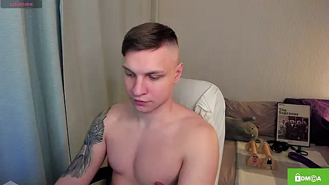 Snapshot of handsome_guy01 chatting on 04-12-26, 06:46 handsome guy01 online show from 04-12-26, 06:46