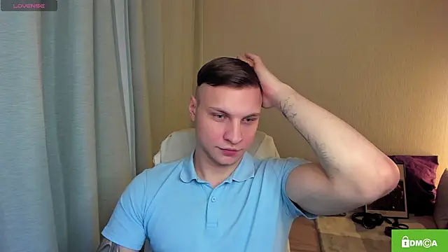 Snapshot of handsome_guy01 chatting on 04-15-26, 07:58 handsome guy01 online show from 04-15-26, 07:58