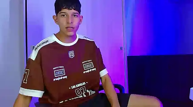 LiamGadiell online show from 12-25-24, 03:40