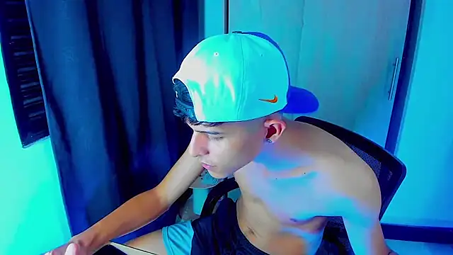 LiamGadiell online show from 03-07-25, 06:02