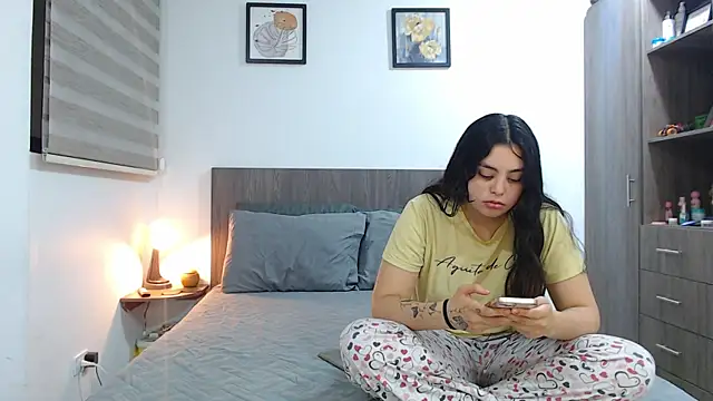 Scarlett Jazmin online show from 04-14-26, 07:47