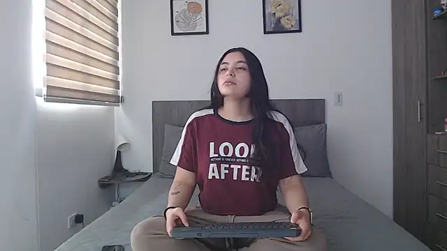 Scarlett Jazmin online show from 05-27-26, 02:25