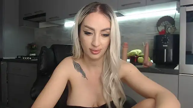 Snapshot of queenzoora chatting on 05-21-26, 10:06 queenzoora online show from 05-21-26, 10:06