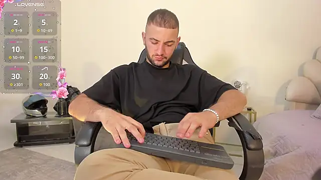MaximusDick1  online show from 06-27-26, 12:10