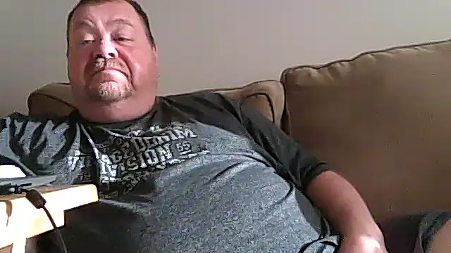 Snapshot of hitman_35 chatting on 06-25-26, 02:22 hitman 35 online show from 06-25-26, 02:22