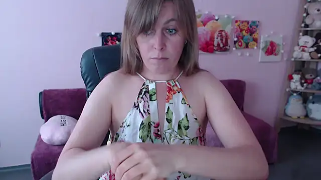 Hot Milady online show from 05-15-26, 07:48