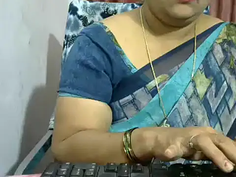 Snapshot of Naughty_Nityaa chatting on 01-17-25, 01:03 Naughty Nityaa online show from 01-17-25, 01:03